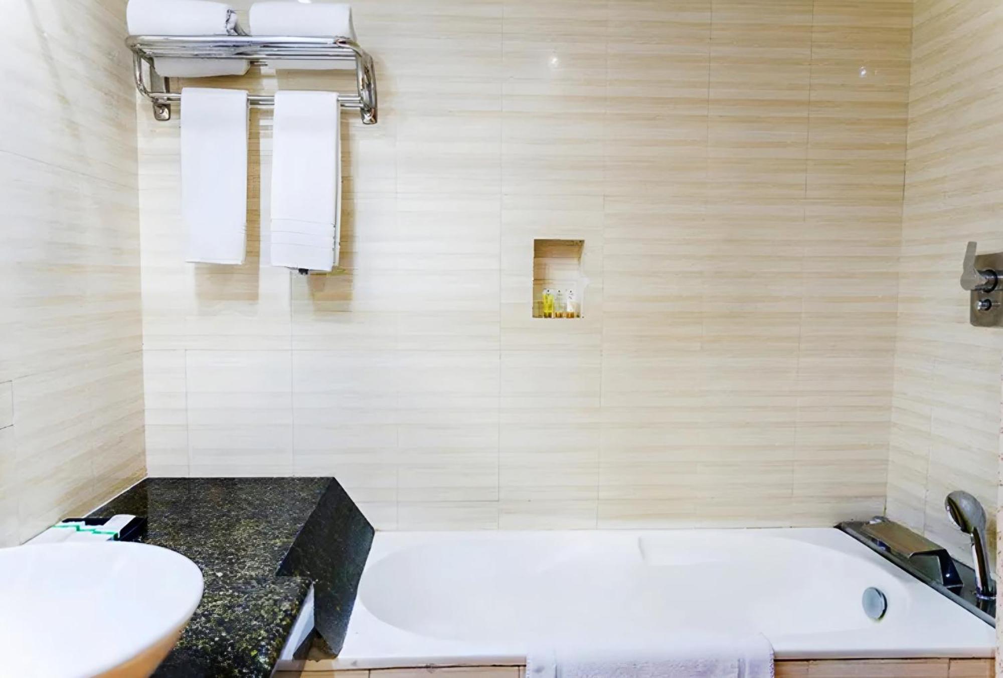 Fars Hotel & Resorts - Bar-Buffet-Pool-Spa Dhaka Luaran gambar