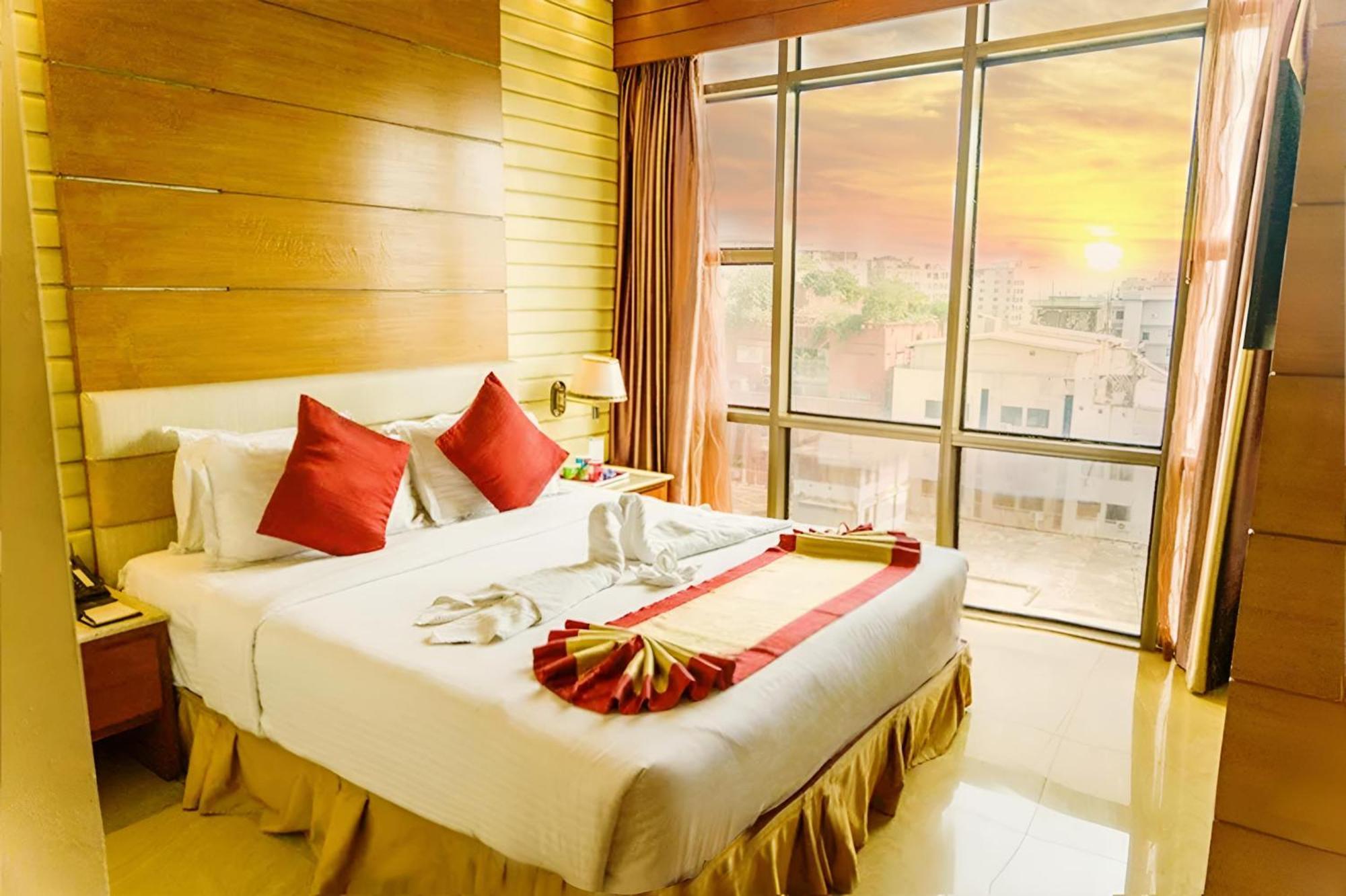 Fars Hotel & Resorts - Bar-Buffet-Pool-Spa Dhaka Luaran gambar